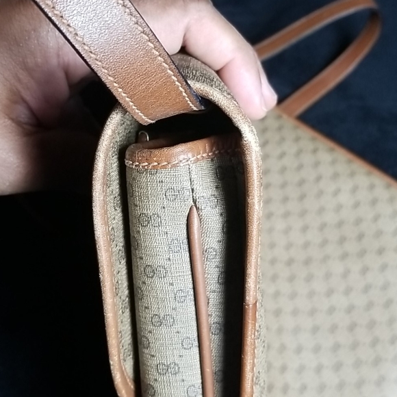 COPY - Vintage Gucci Briefcase - Picture 14 of 16